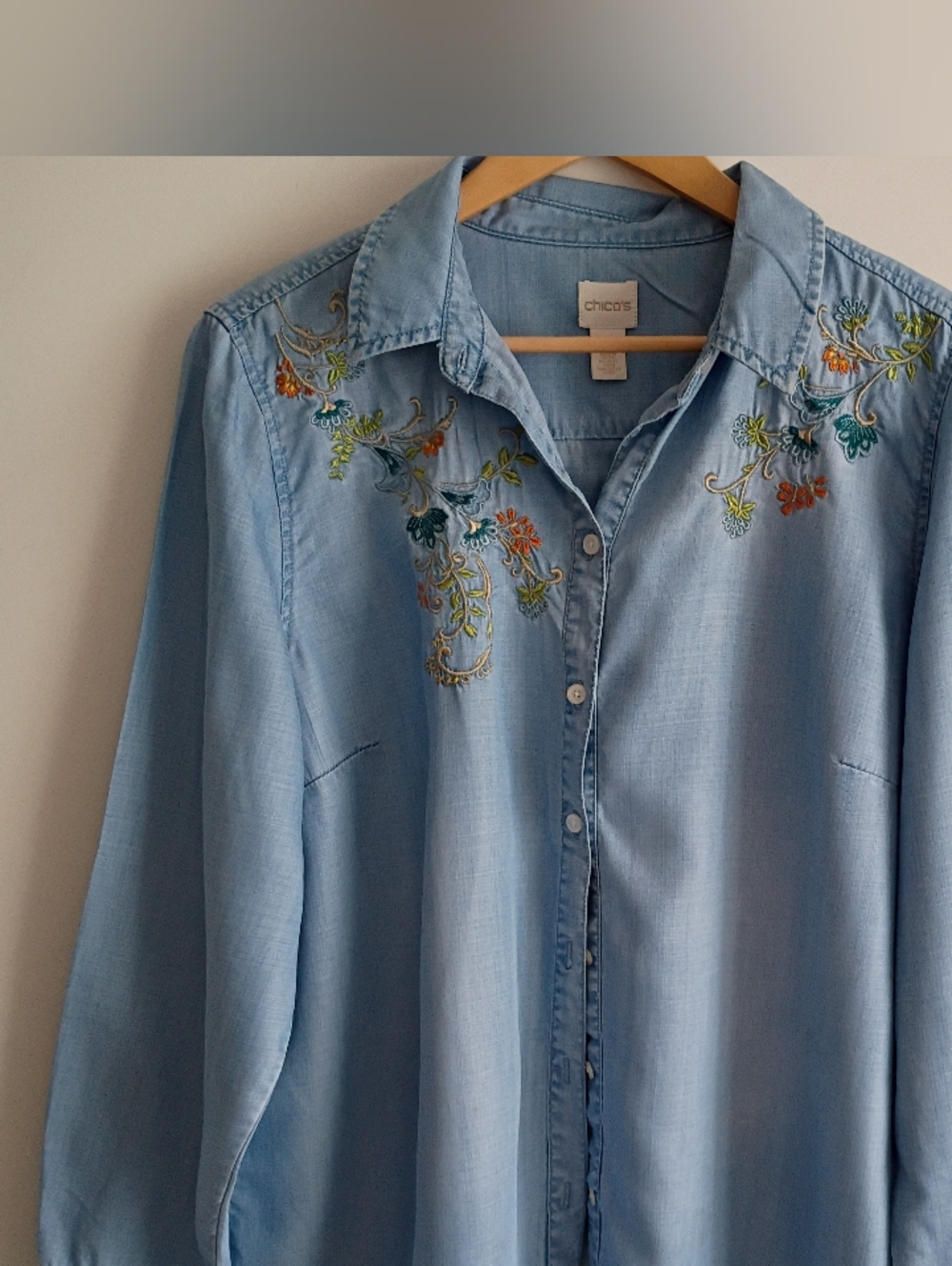Chicos Floral Denim Embroider Boho Western Chambray Button Up Top SIZE 16 XL
